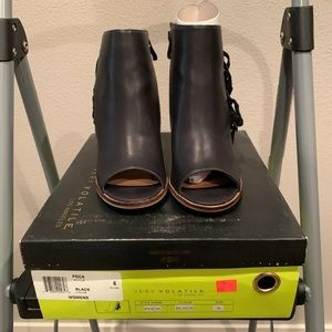 Very Volatile Poca Womens Black Dress Sandal 6 MIB